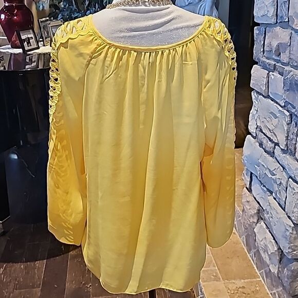 Bright yellow pullover top featuring decorative sleeves by Zac & Rachel size XL - Picture 4 of 9
